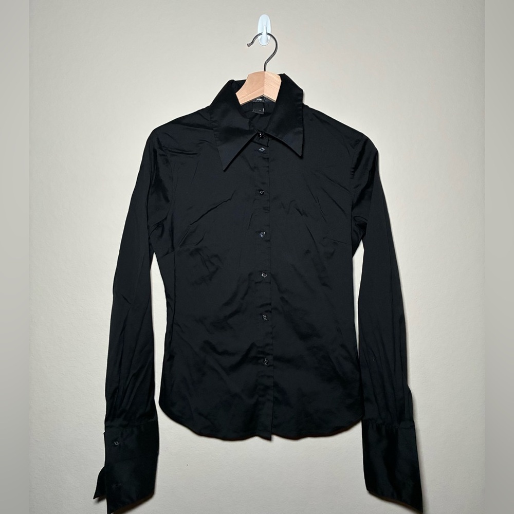 H&M Women’s size 6 Black Button Up Fitted Long Sleeve Shirt